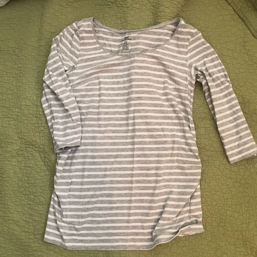 H&M 3/4 Sleeve Maternity Top